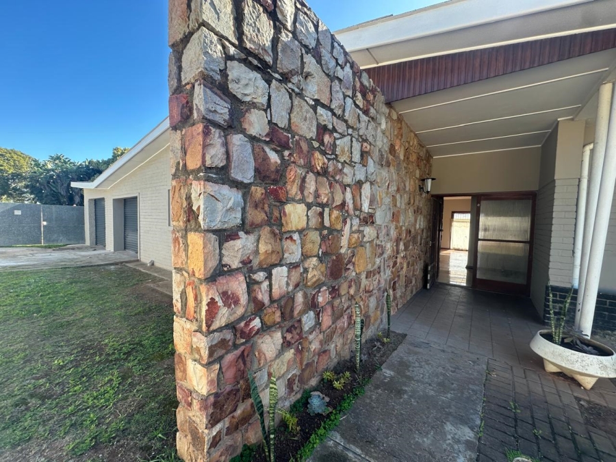 4 Bedroom Property for Sale in Bothasrus Eastern Cape